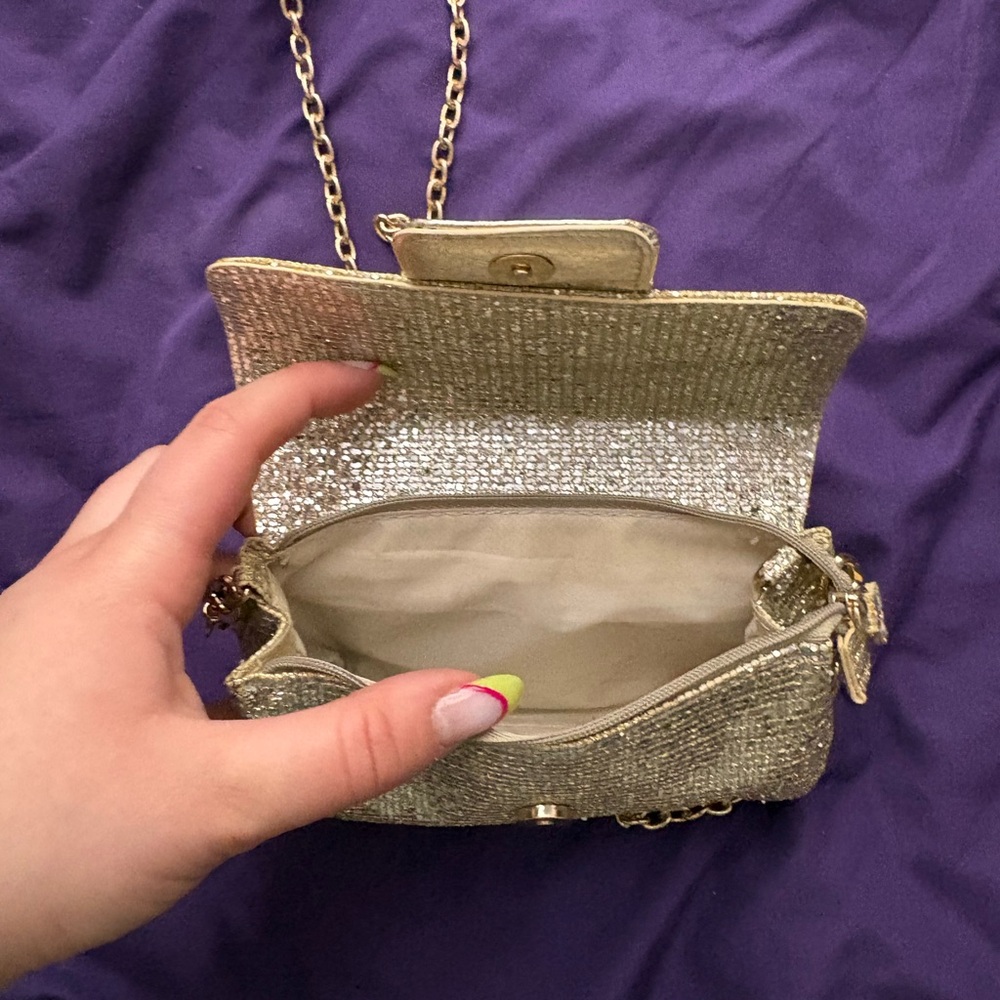 Elegant Gold Chain Shoulder Bag - Picture 3 of 3